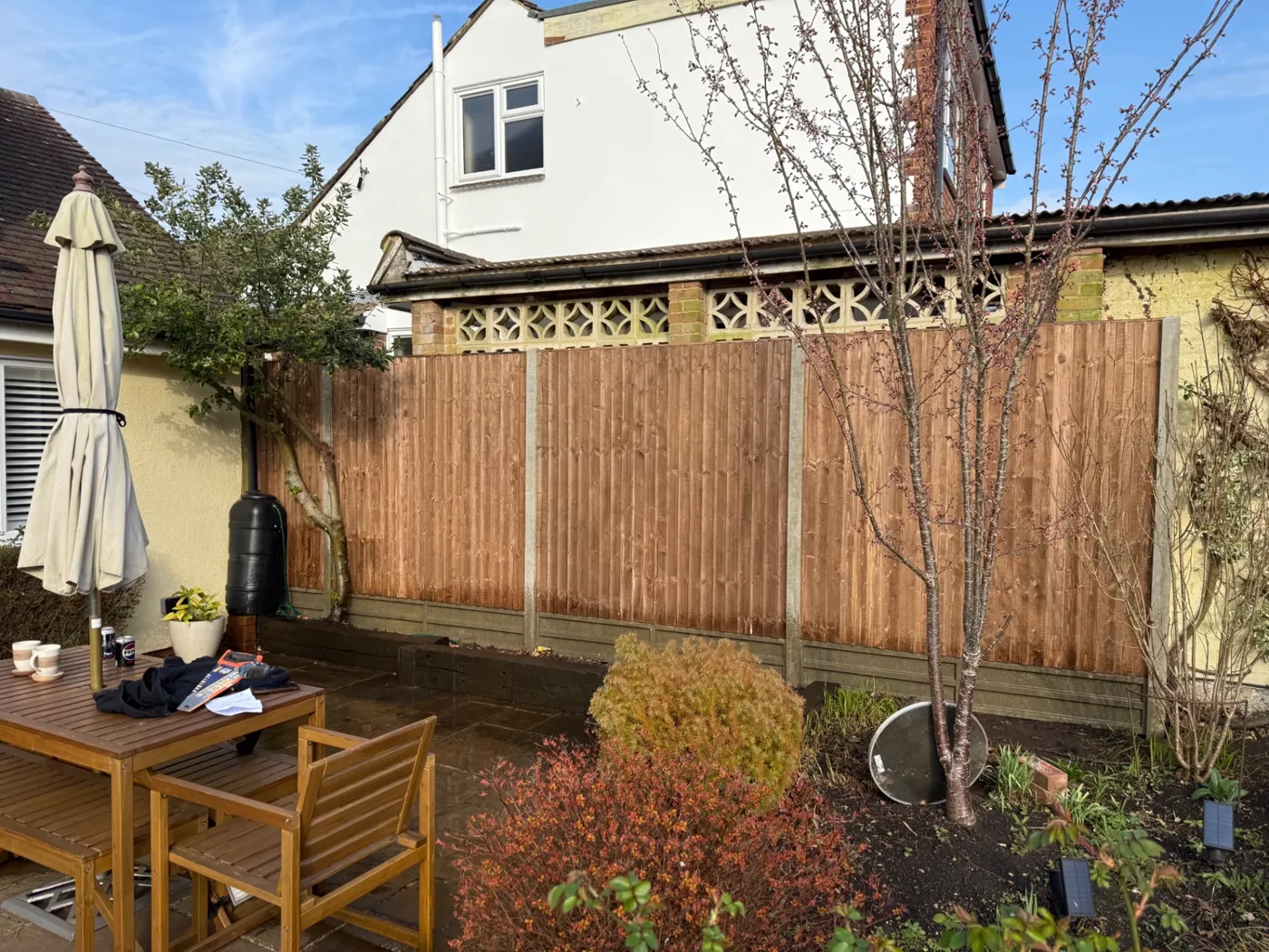 Closeboard fencing and gravel boards behind a patio